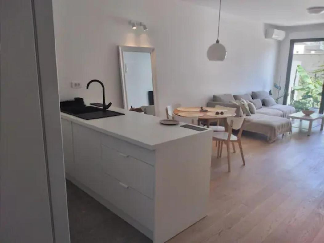 Apartment With Private Pool Split Eksteriør bilde