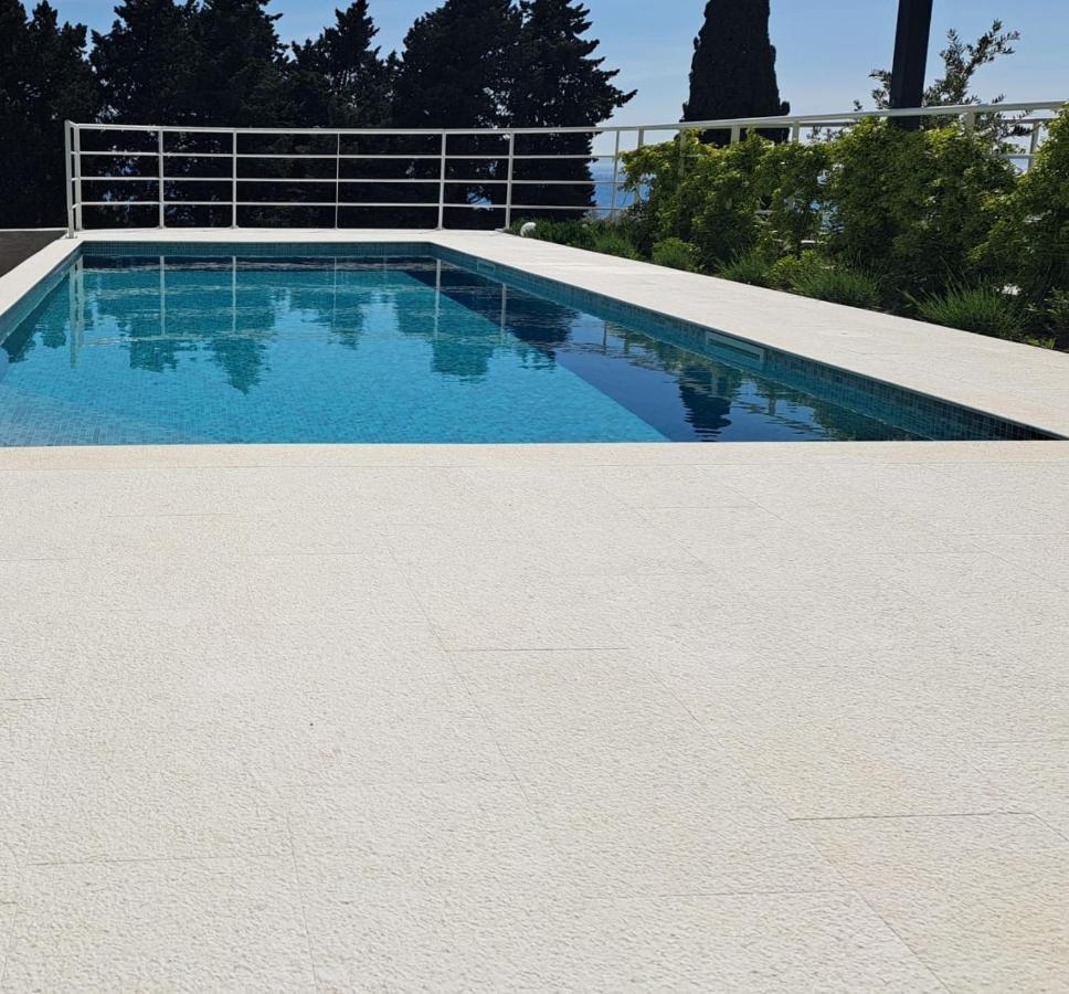Apartment With Private Pool Split Eksteriør bilde