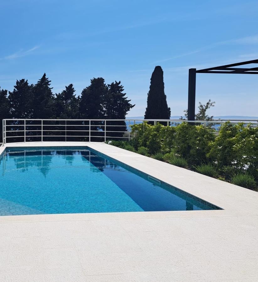 Apartment With Private Pool Split Eksteriør bilde