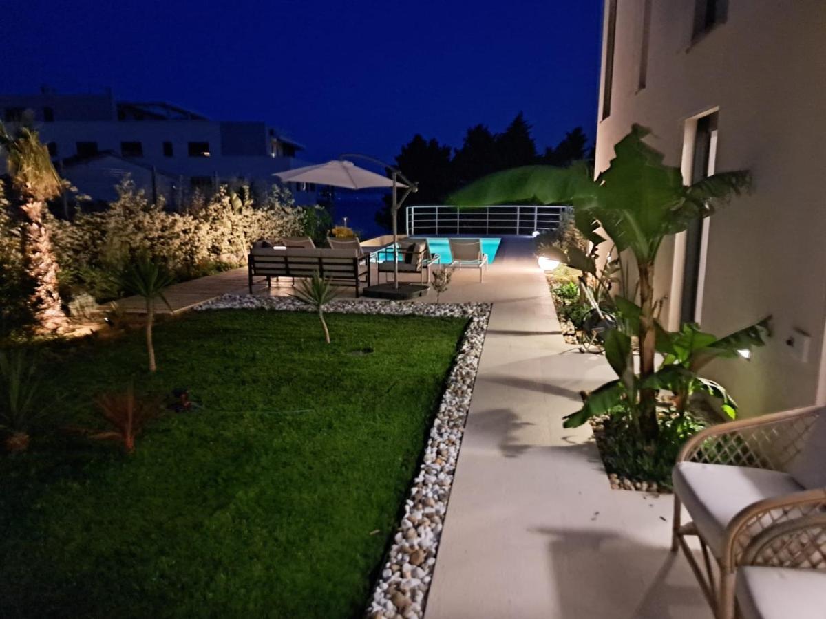 Apartment With Private Pool Split Eksteriør bilde