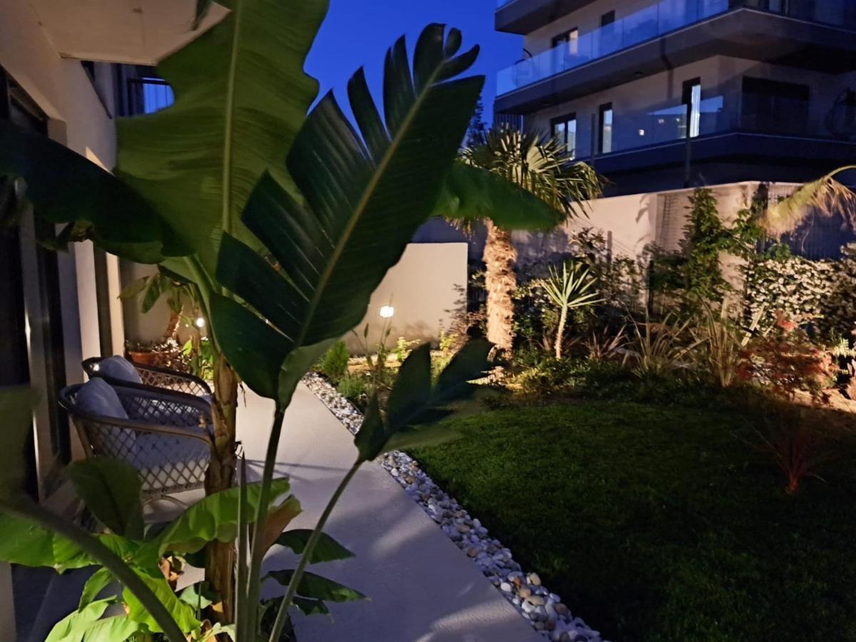 Apartment With Private Pool Split Eksteriør bilde