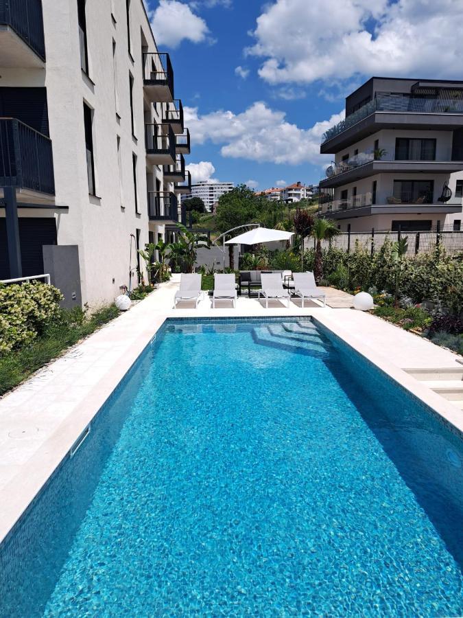 Apartment With Private Pool Split Eksteriør bilde