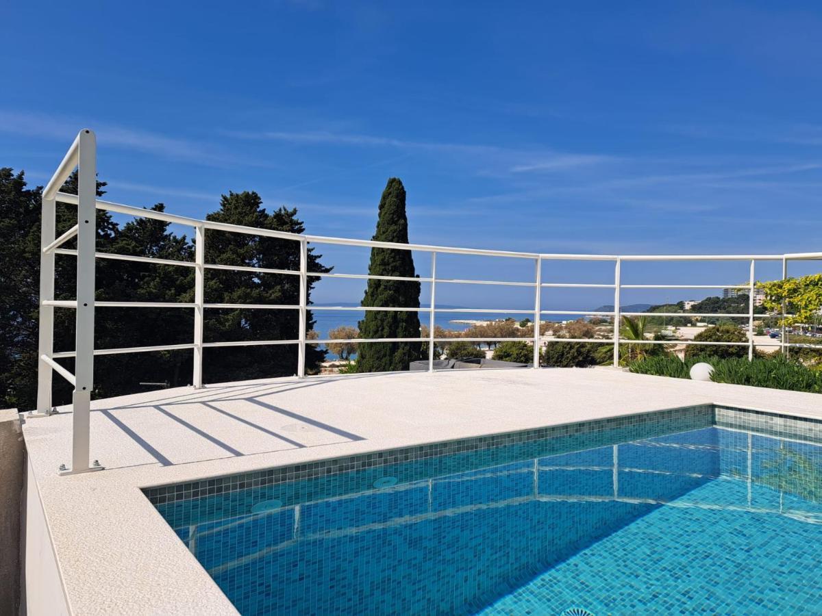 Apartment With Private Pool Split Eksteriør bilde