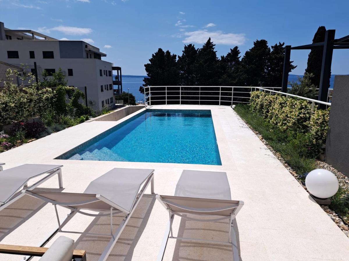 Apartment With Private Pool Split Eksteriør bilde