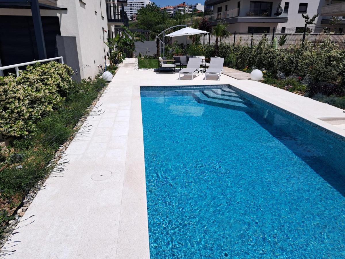 Apartment With Private Pool Split Eksteriør bilde