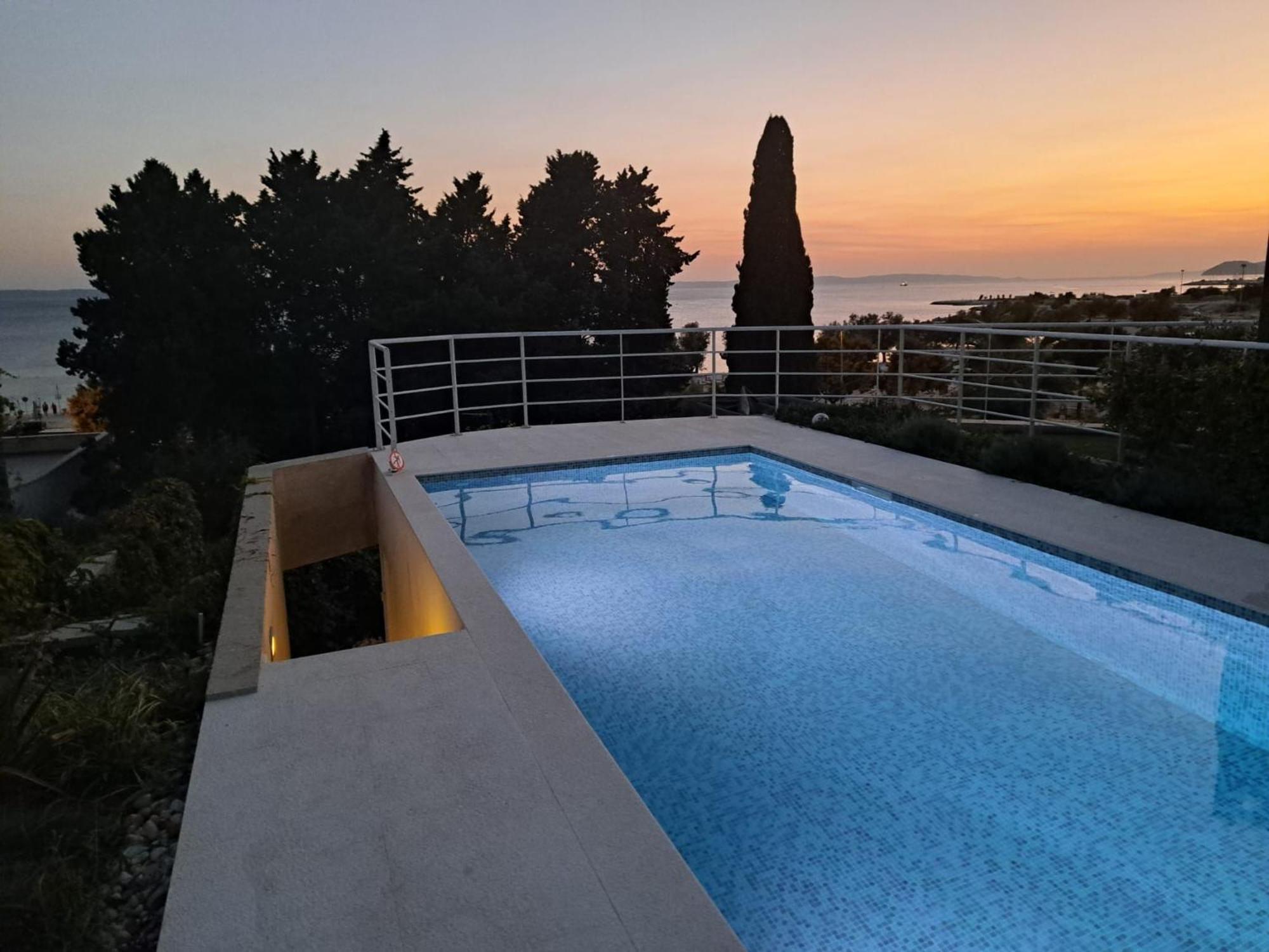 Apartment With Private Pool Split Eksteriør bilde