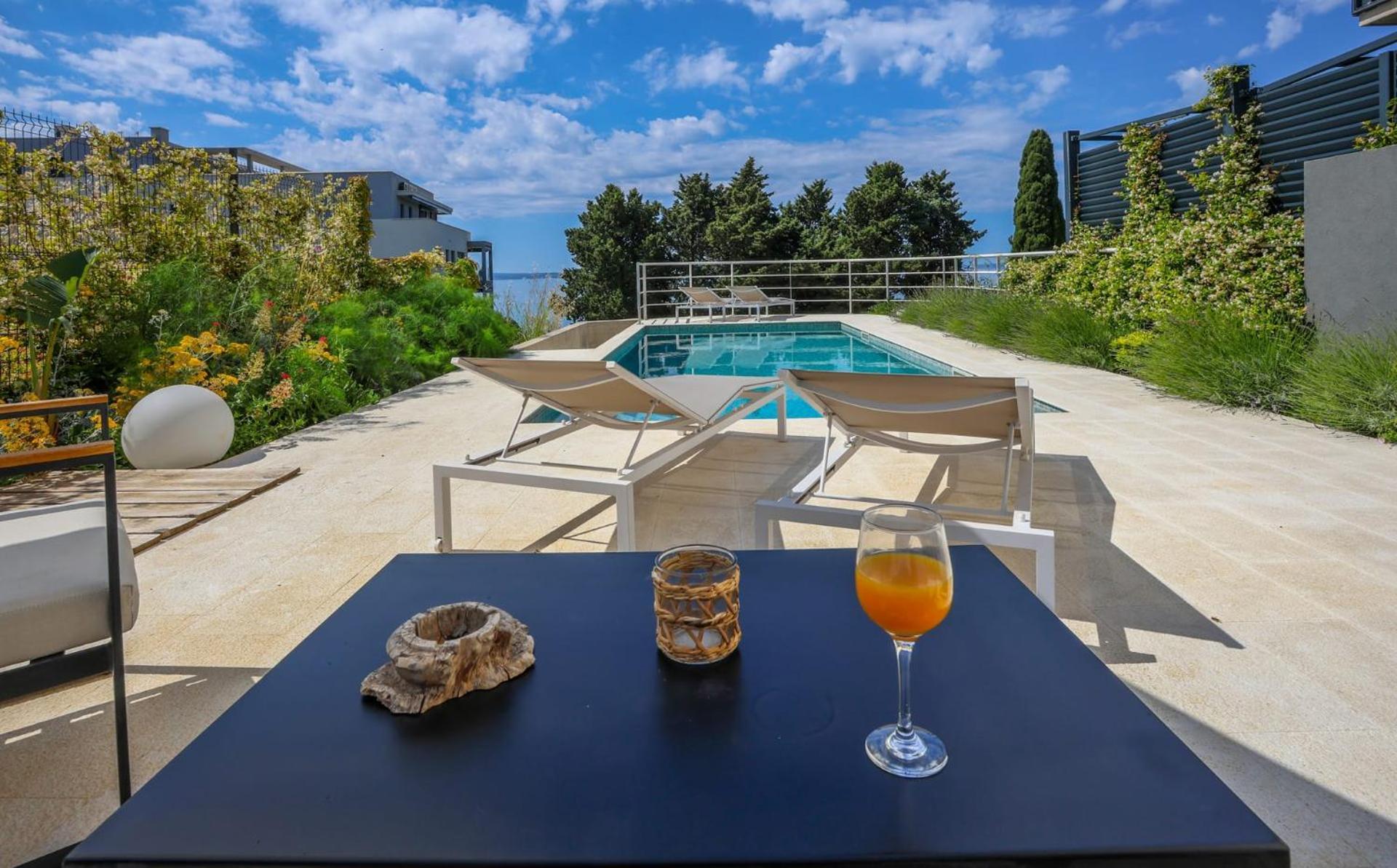 Apartment With Private Pool Split Eksteriør bilde
